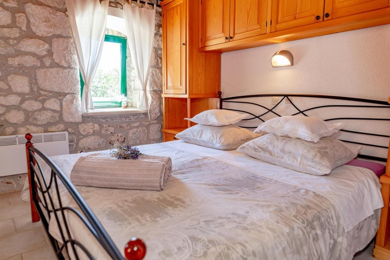Stone House Nikolina With Heated Pool Villa Bast Exterior photo